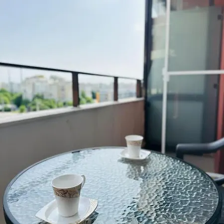 Studio Close To Airport Apartmán *