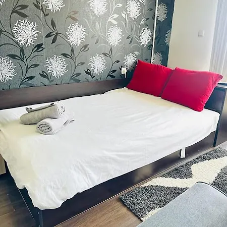 Studio Close To Airport Apartman Szófia